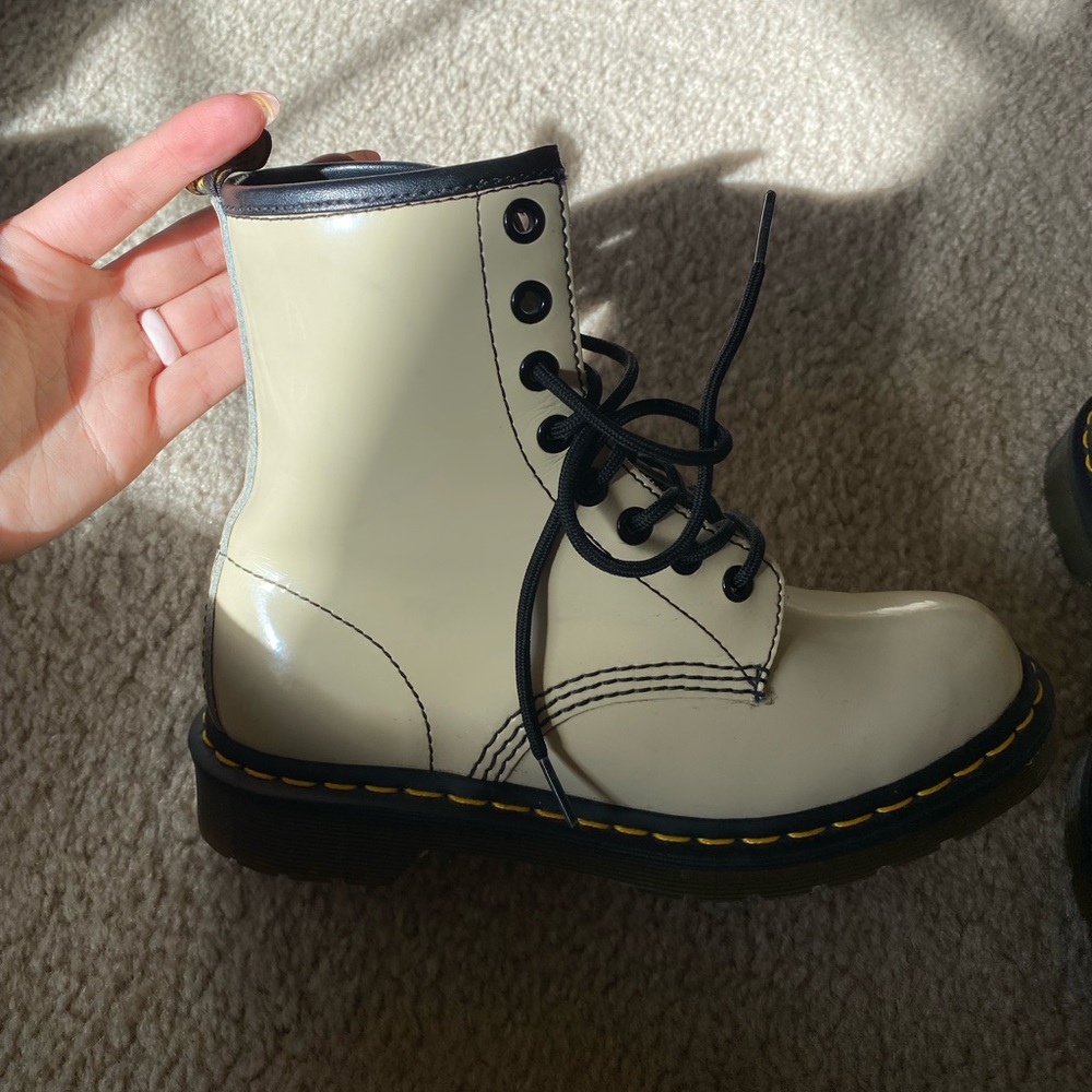 Size 6 Creme Doc Martens